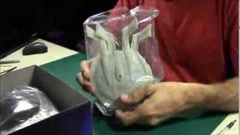 013 Unboxing of the USS Enterprise NX-01 Refit by Polar Lights