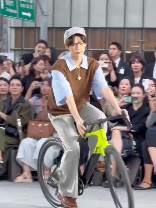 sung hanbin opening the runway for miss gee collection!!! #sunghanbin #zerobaseone #zb1 #성한빈