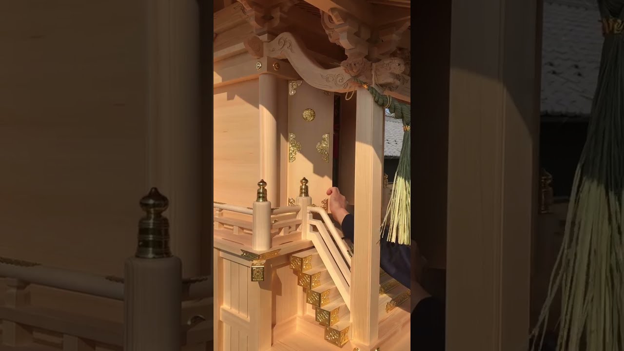 扉を開けるギリギリ音が神々しい！岐阜の宮大工がつくる現代の神棚 