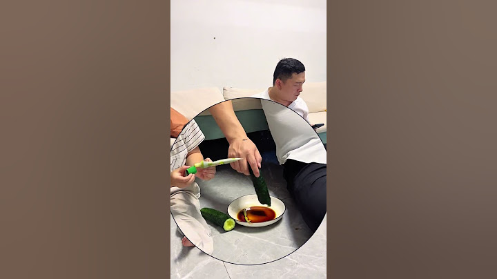 爸爸看手机入迷了，逗逗爸爸…#萌娃 #父子日常 #搞笑视频