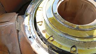 Cone crusher hub chaking