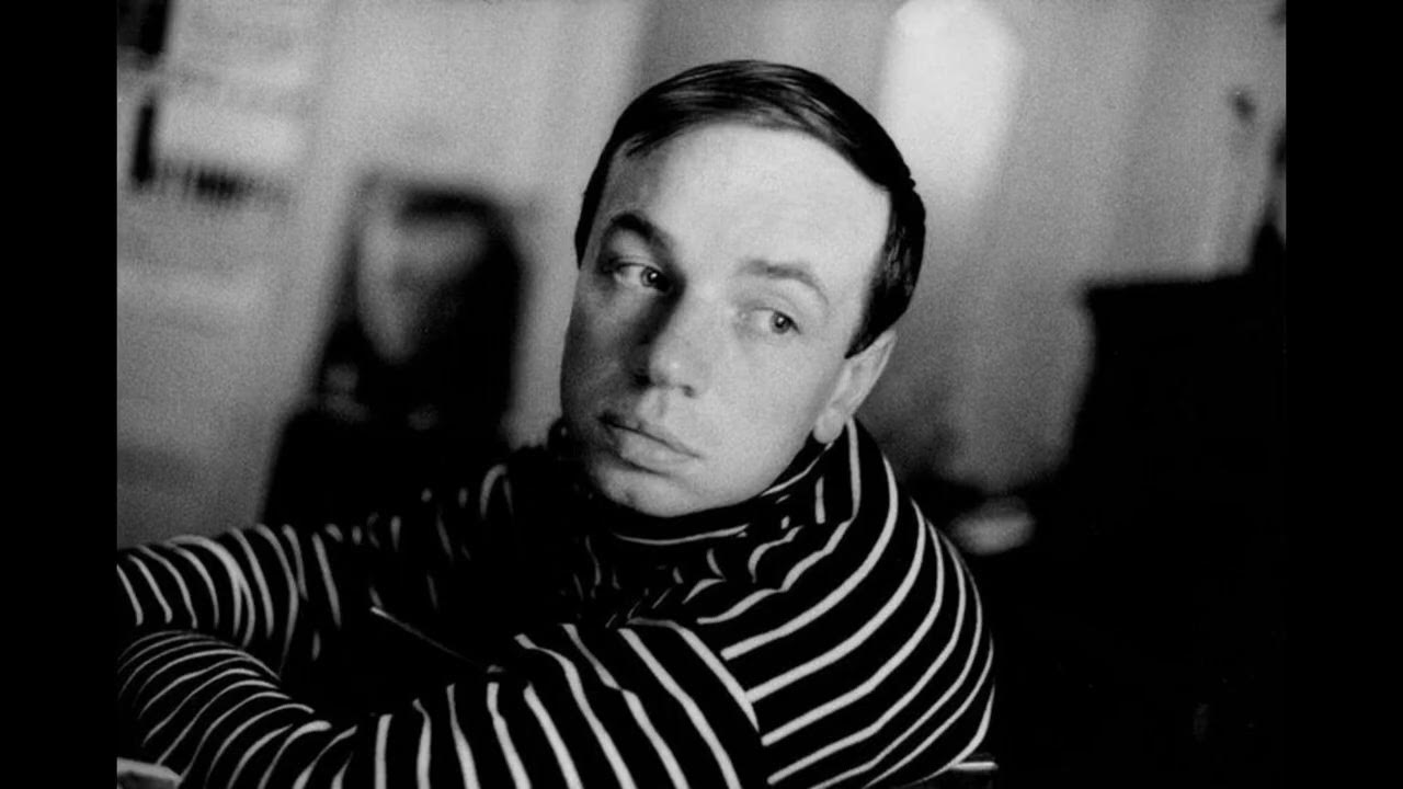 Вознесенский не исчезай. Старый новый год вознесенский. Не исчезай стихи вознесенского. Исчезни из моей жизни стихи. Стихотворение андрея вознесенского.