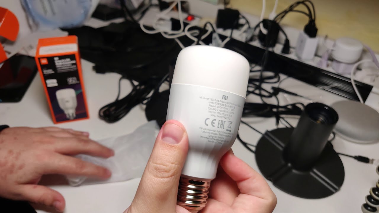 Xiaomi Mi Smart LED Bulb Essential - Unboxing and setup - YouTube