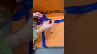 Consultez La Collection Bg