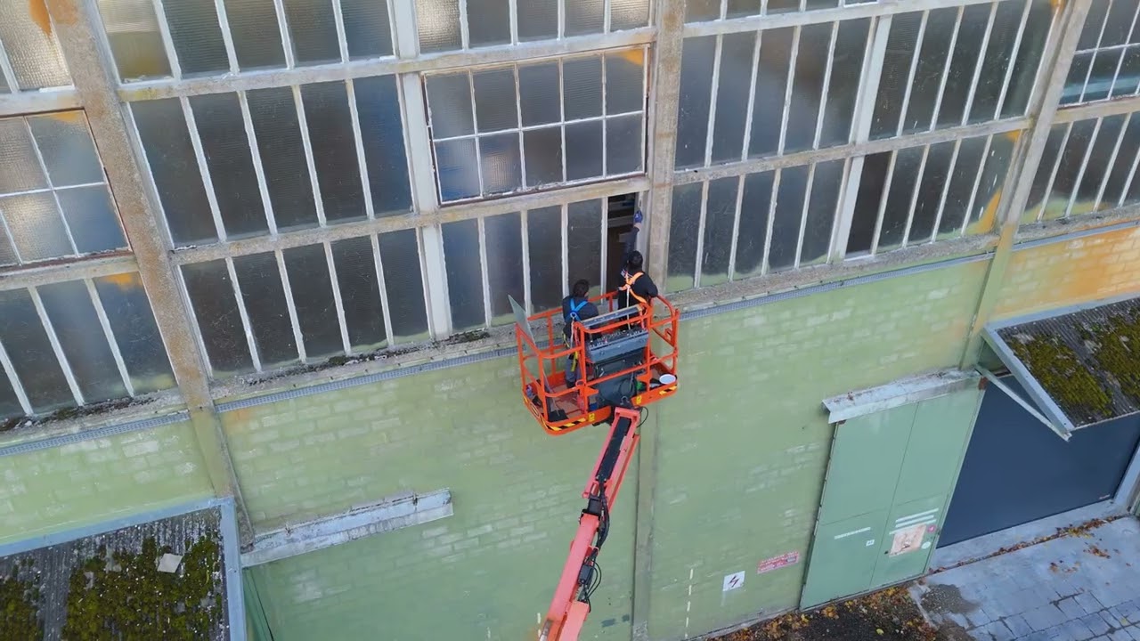 Miroiterie Berger | Remplacement de vitrage avec nacelle à la Base 112