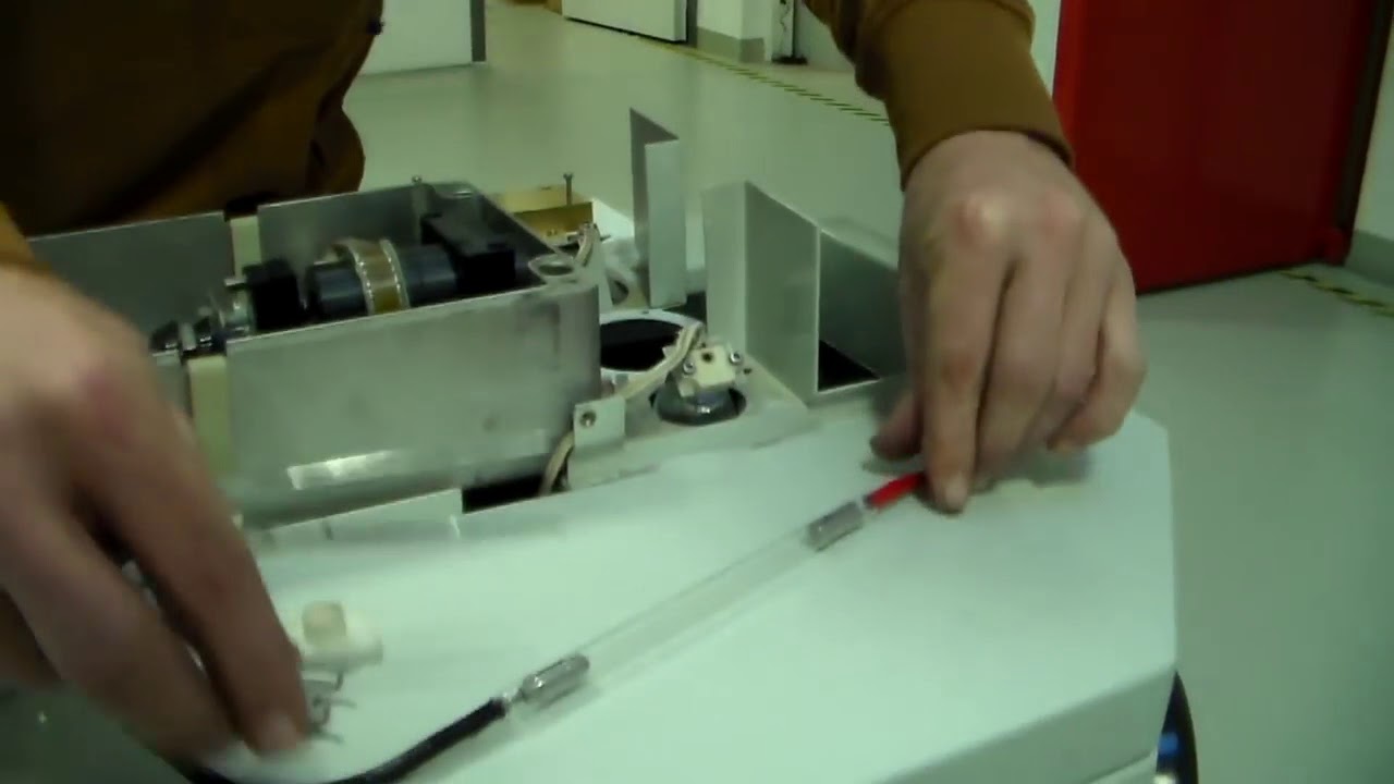 Siro Lasertec   instruction how to change the flashlamp old resonator