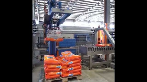 loading of construction materials by a robot #robot #logistics