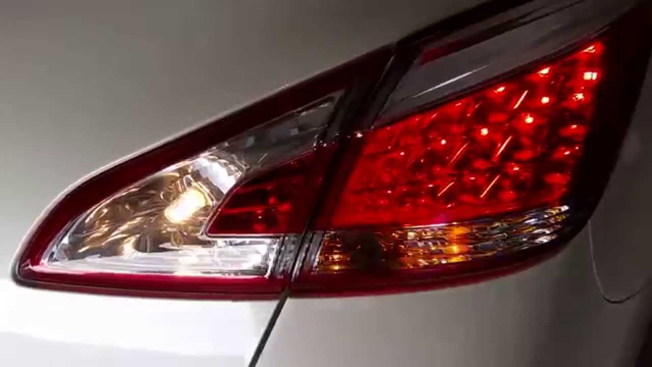2014 Nissan Murano SUV Testing Tail Lights After Changing Bulbs
