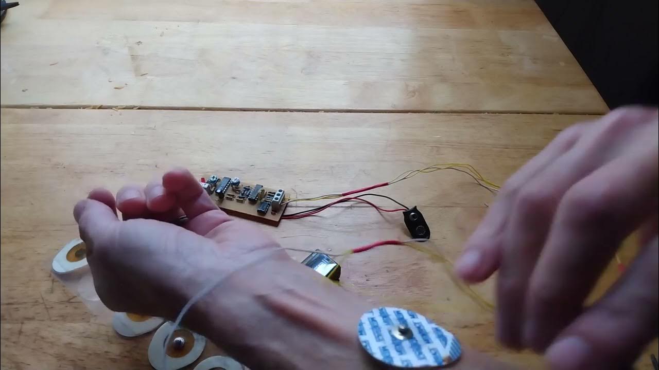 Test of my own EMG Sensor Circuit - DIY - YouTube
