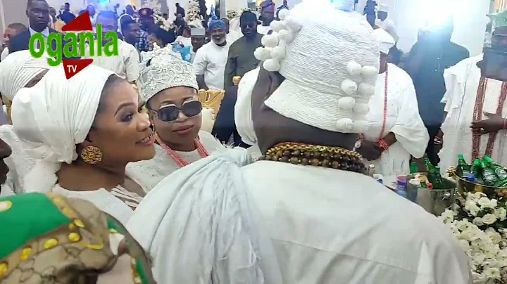 WATCH ARRIVAL OONI OF IFE AND ALL HIS WIVES AT HIS SNR BROTHER SOOKO 60TH BIRTHDAY