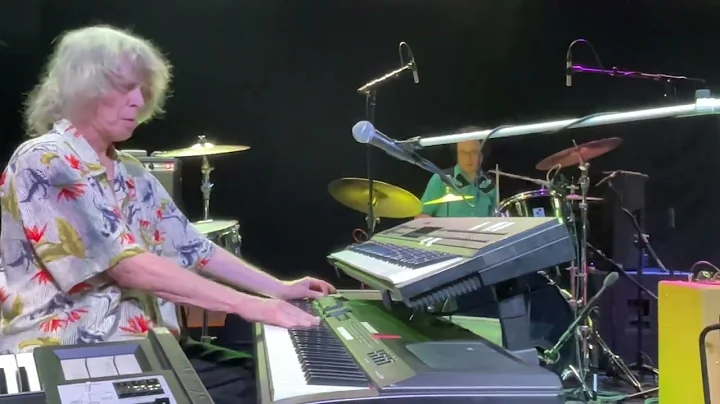 Up Close w/ Terry Adams - NRBQ    playing Snowfall