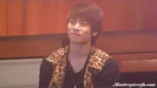 Download Lagu [HQ:Fancam] 101021 SHINee - Hello -- Sad Jonghyun?! @Beauty Design Expo ! MP3