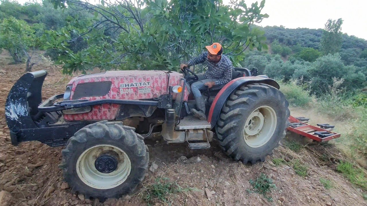 Traktöre Kepçe Lastiği Takmış - Zaten Güçlü Bir Model ( Hattat B 3065 )