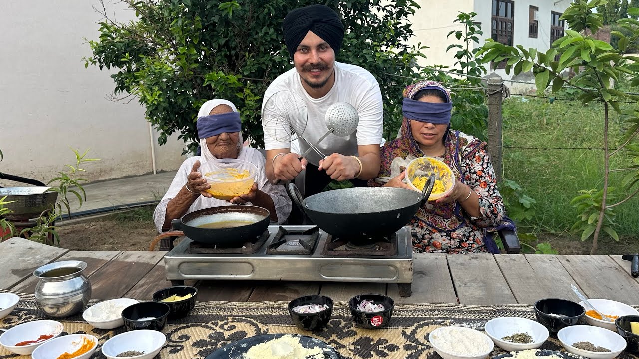 ਅੱਖਾਂ ਤੇ ਪੱਟੀ ਬੰਨ ਕੇ ਬੇਬੇ ਤੇ ਮੰਮੀ ਨੇ ਬਣਾਏ ਪਕੌੜੇ | Blind Cooking Challenge | #harmankhosa #blind