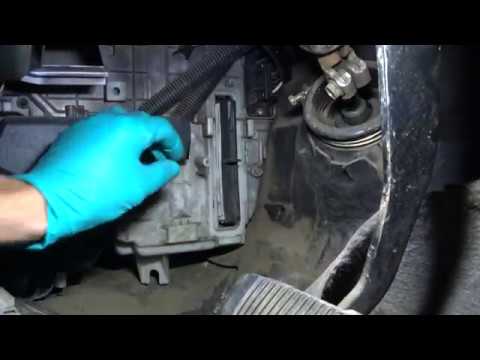 Замена салонного фильтра Toyota Caldina ST210. Replacing the cabin filter.