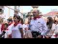 Emoción al escuchar la Ofrenda a San Fermín