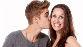 justin bieber kiss celebrities