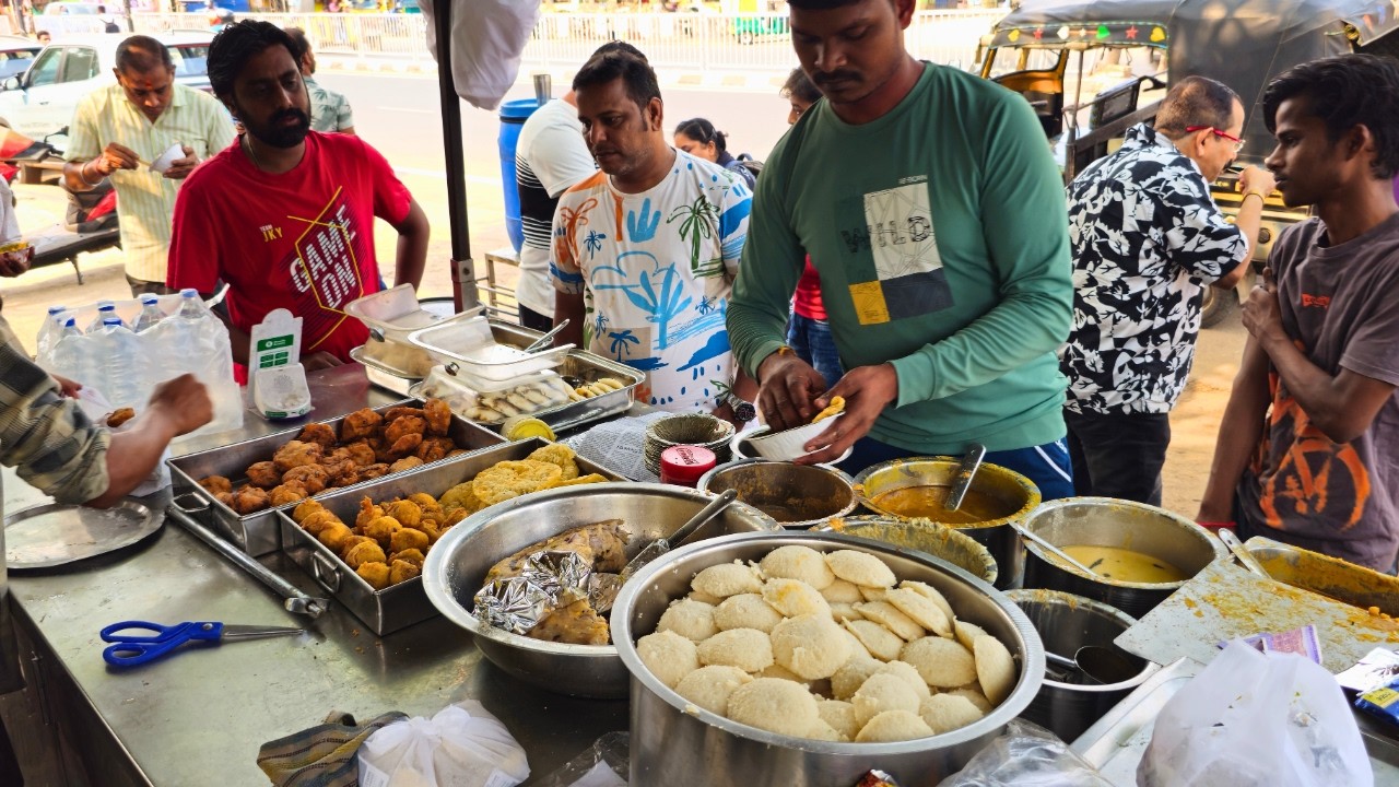 Best Tiffin Centre In Bhubaneswar | Famous Street Food Breakfast Rs. 40/- Only | Indian Street Food