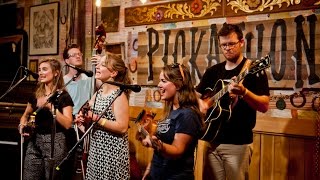 Lucky Barn (S03E04) The Quebe Sisters - Every Which-A-Way @Pickathon 2015 chords