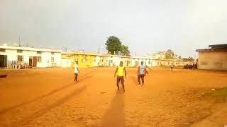 ⁣Entrainement entre copains. par Trinité Singbo