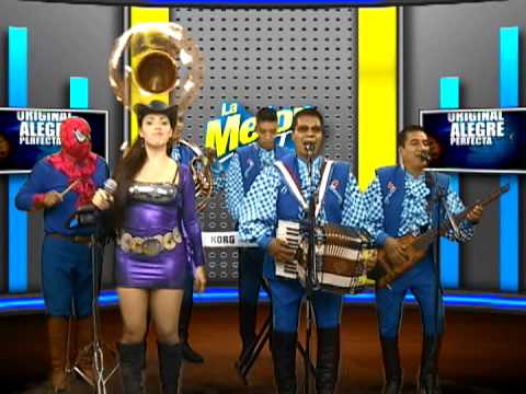 MARIO MONTES Y STEPHANY HERRERA   RECOSTADA EN LA CAMA
