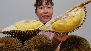 Eating smelly durian lol!  Ăn sầu riêng ri6 đi cả nhà ơi! Thơm, ngọt, bùi by Jessy TTran 961 views 7 months ago 14 minutes, 2 seconds