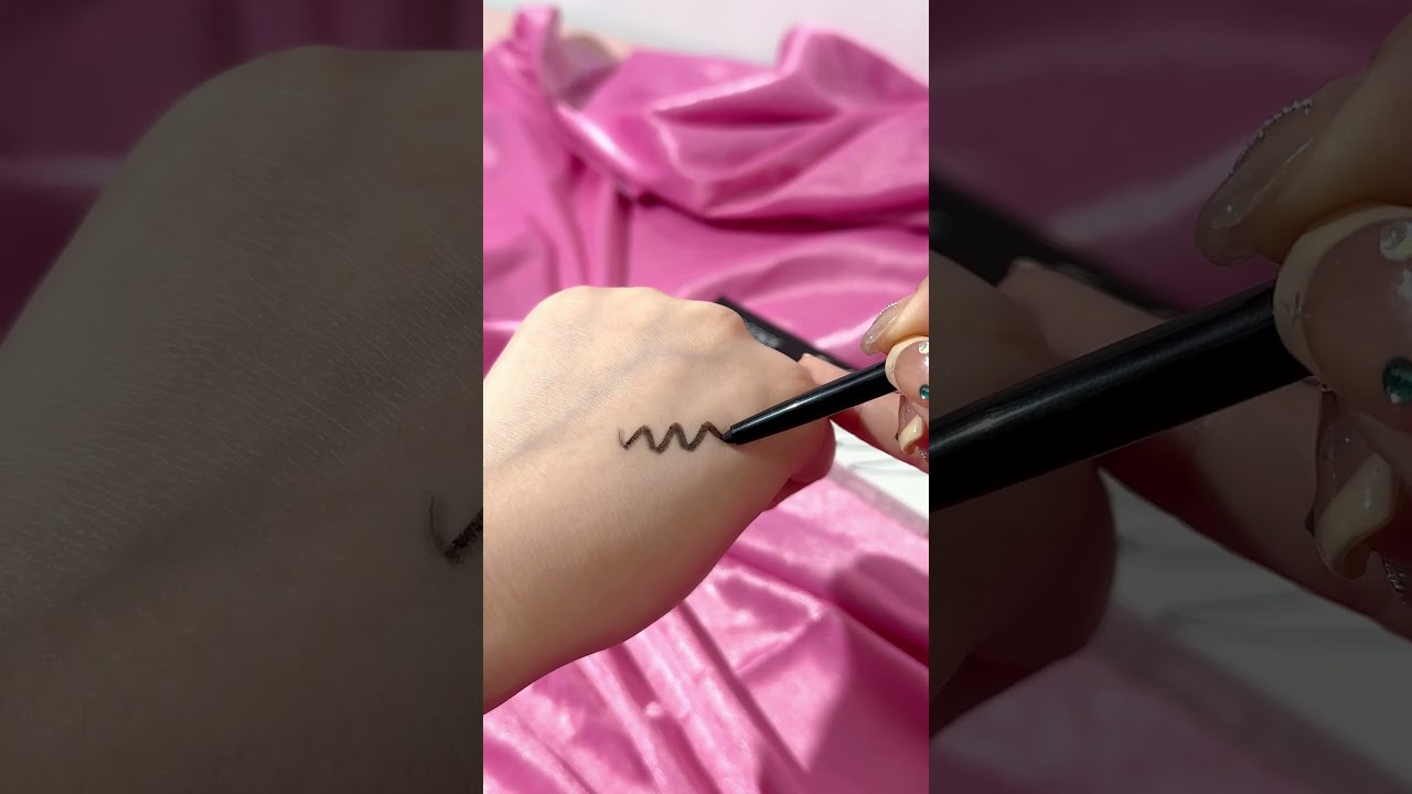 🌟 Ding Dong! Our new Gel Eyeliner Pen has arrived!