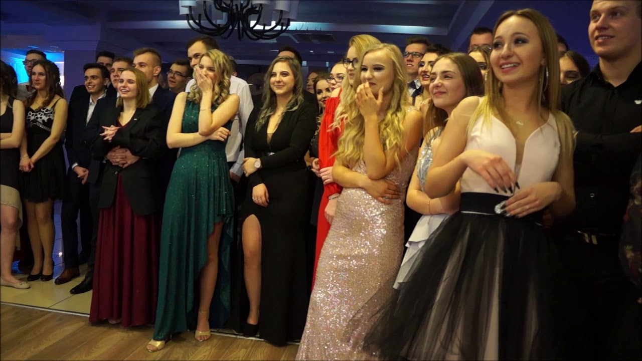 Parodia lekcji geografii w wykonaniu nauczycieli, przygotowana dla uczniów IX LO podczas studniówki