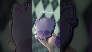 You gotta get ur claws on these. 😈 #monsterhigh #blindbag #draculaura #clawdeenwolf #frankiestein