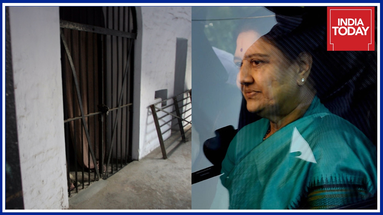 Car Carrying Sasikala's Clothes Comes Under Attack Near Prison