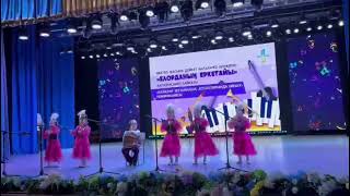 видео: Ұлттық аспаптар ансамбльі “ Айгөлек”халық күйі “Тепең көк” картинка: Ұлттық аспаптар ансамбльі “ Айгөлек”халық күйі “Тепең көк”