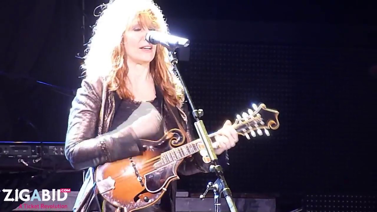 Heart performs The Battle of Evermore at Verizon Wireless Amphitheatre