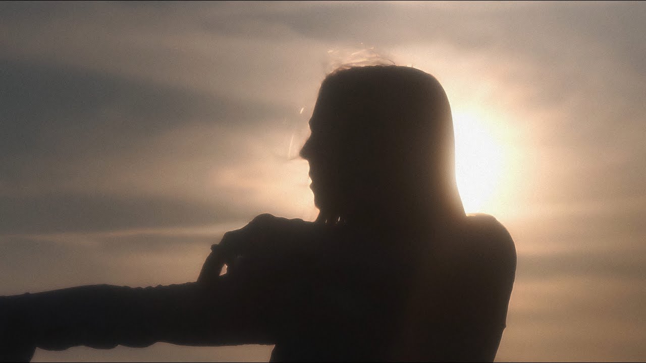 Guarda selkie - hours (lyric video) su YouTube Guarda selkie - hours (lyric video) su YouTube