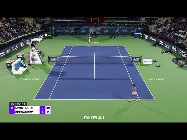 Fernandez runs into Świątek buzzsaw in Dubai second round - Tennis Canada