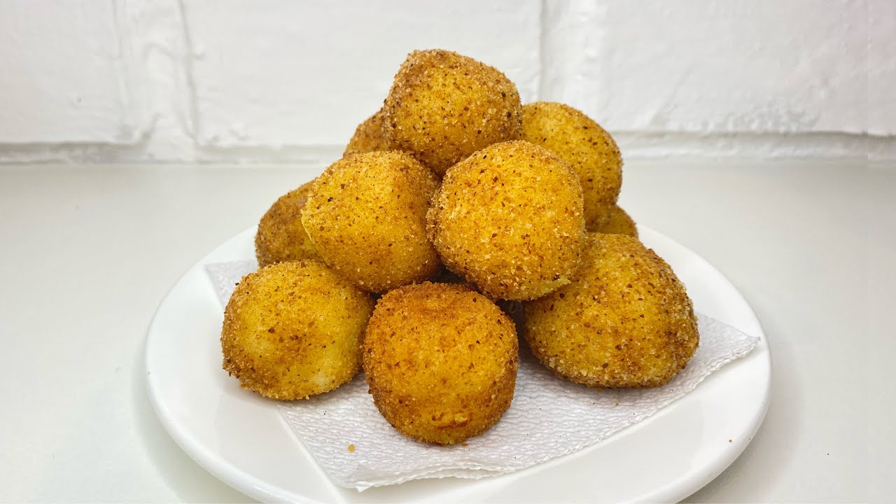 Картофельные шарики с сыром. Картофельные шарики с сыром. Картофельные шарики с сыром на сковороде. Картофельные шарики из пюре на сковороде. Шарики из картофельного пюре на сковороде.