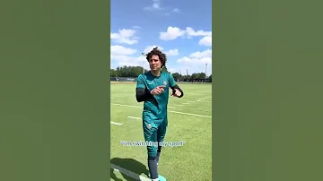 Memo Ochoa kicks field goals with the Houston Texans 🏈