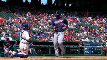 MIN@TEX: Grossman extends lead with an RBI single