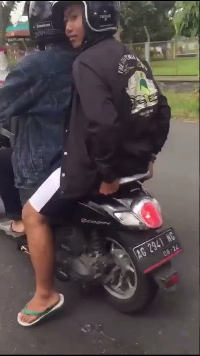 story wa jatuh dari motor saat di jalan raya