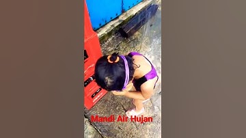 Mandi Air hujan #shorts  #hujan #mandihujan
