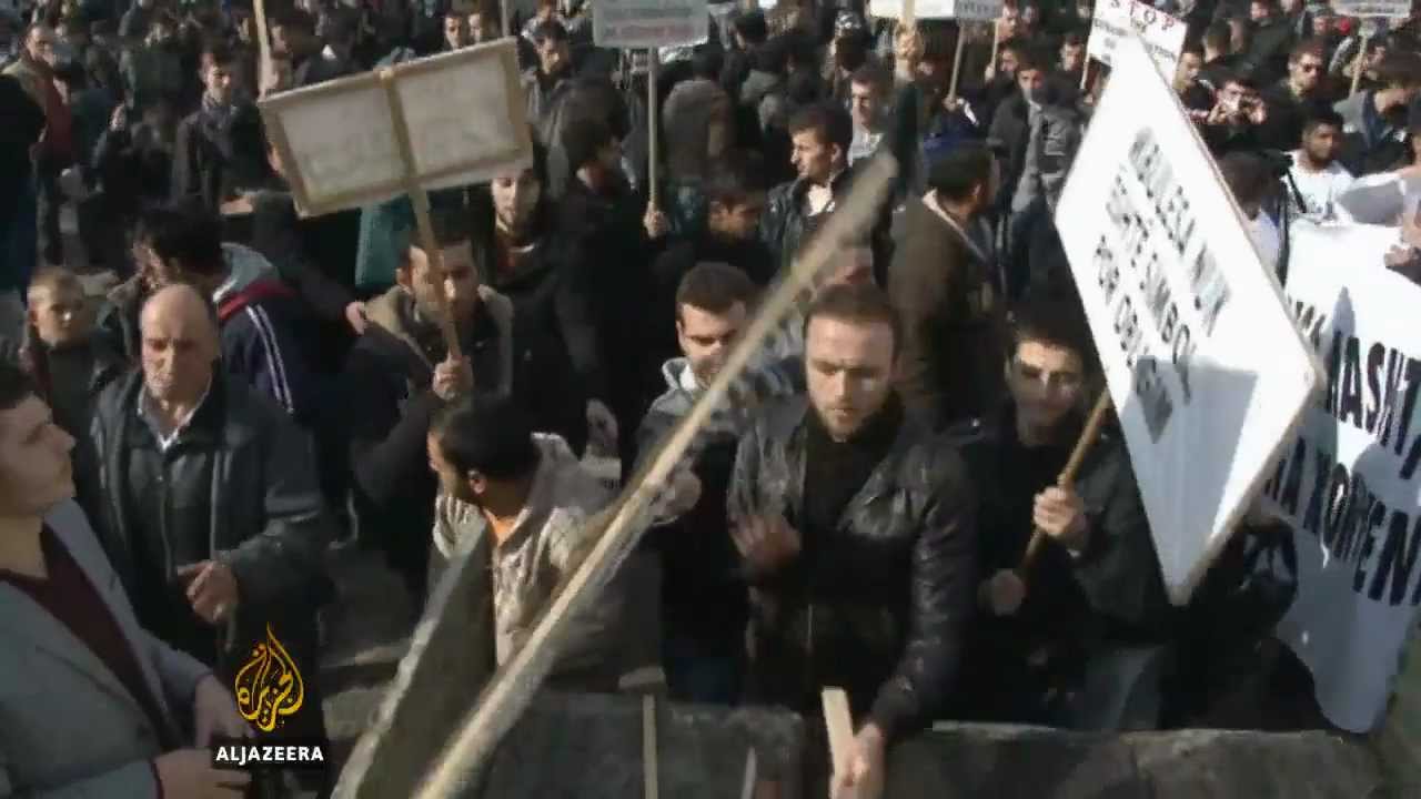 احتجاجات في فيريزاي ضد حظر الحجاب في المدارس - الجزيرة البلقان