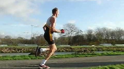 Runningtechnique comparison (own style versus pose)