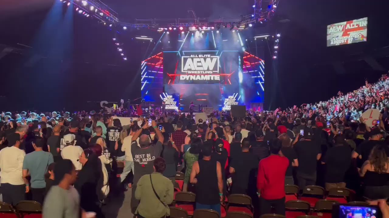 AEW Dynamite Hamilton: Catching Jon Moxley's Tuque