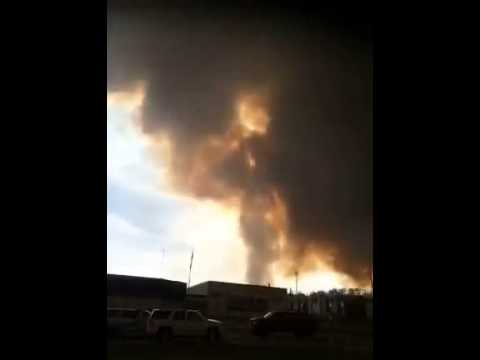 Video: Fort McMurray wildfire nears city