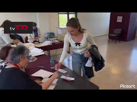 إلينا بوز من التصويت في الانتخابات ستايلها بسيط ويجنن ضحكتها تهبلل