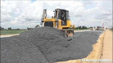 Incredible Specifications Making Foundation Road Dozer Puushing And Motor Grader Grading Gravel