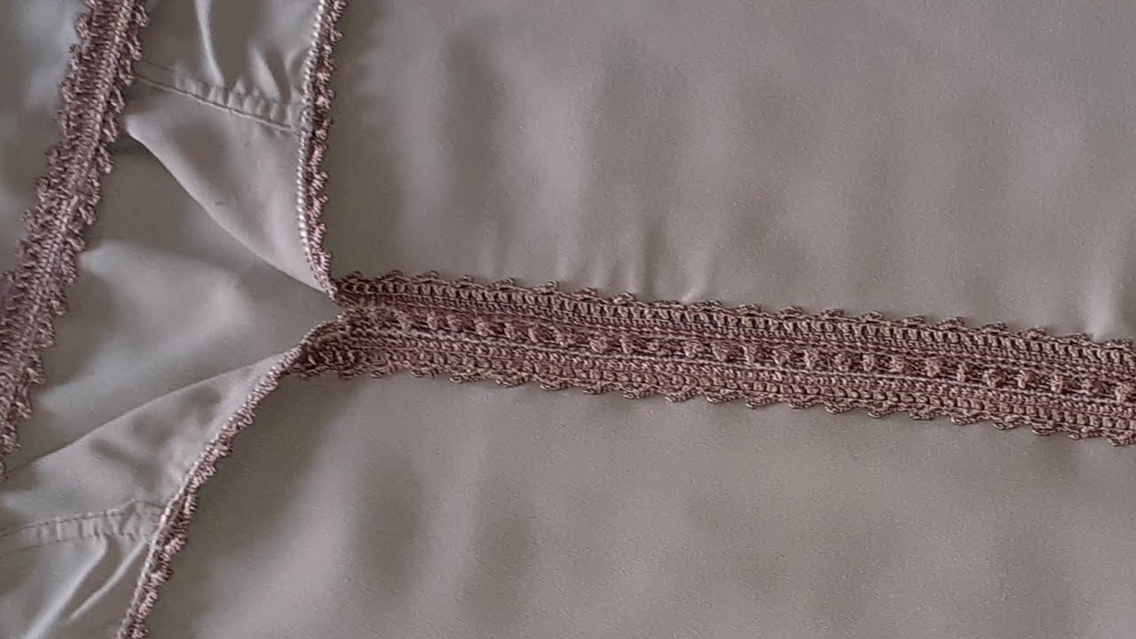 مازال الوقت توجدي جلابة العيد خفيفة و انيقةنص طوق بالكروشي سفيفة على الثوب مباشرة للجلابة و القفطان