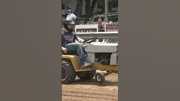 Cub Cadet goes 200ft+ in Texas l! #gardentractor #gardentractorpulling #cubcadet