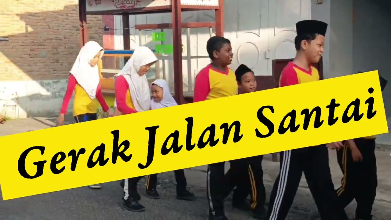 Jalan santai di pagi hari