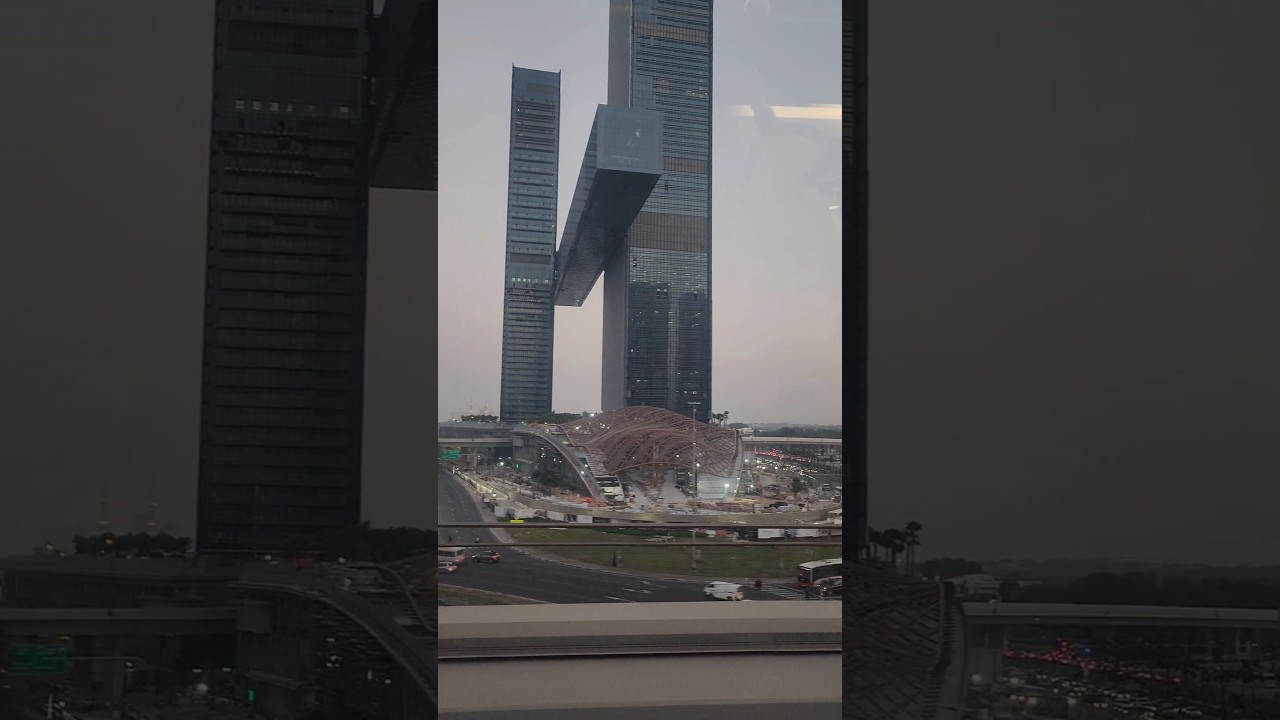 Roaming Dubai | Dubai Metro View 🚇 | From Max to Emirates Towers