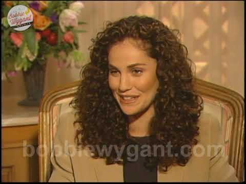 Video: Amy Brenneman Nettovärde: Wiki, Gift, Familj, Bröllop, Lön, Syskon